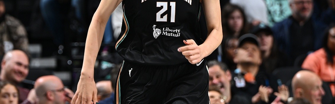 开云APP-得分全场最高！WNBA季前赛 韩旭10投6中&amp;罚球7中7砍20分2板1助2帽