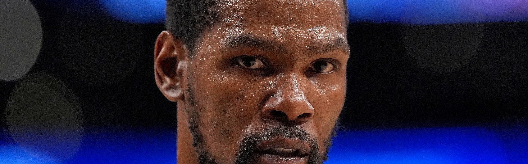 开云APP-解说：火箭有无内讧不知道 KD骨挫伤比想象严重 一直治疗减少肿胀