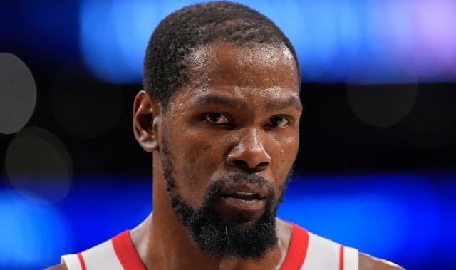 开云APP-解说：火箭有无内讧不知道 KD骨挫伤比想象严重 一直治疗减少肿胀